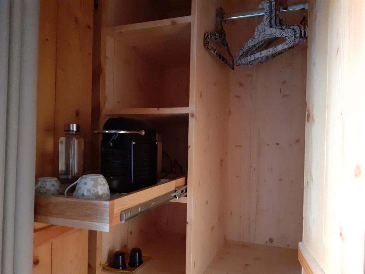 Les Abeilles Bed & Breakfast Romont Bagian luar foto