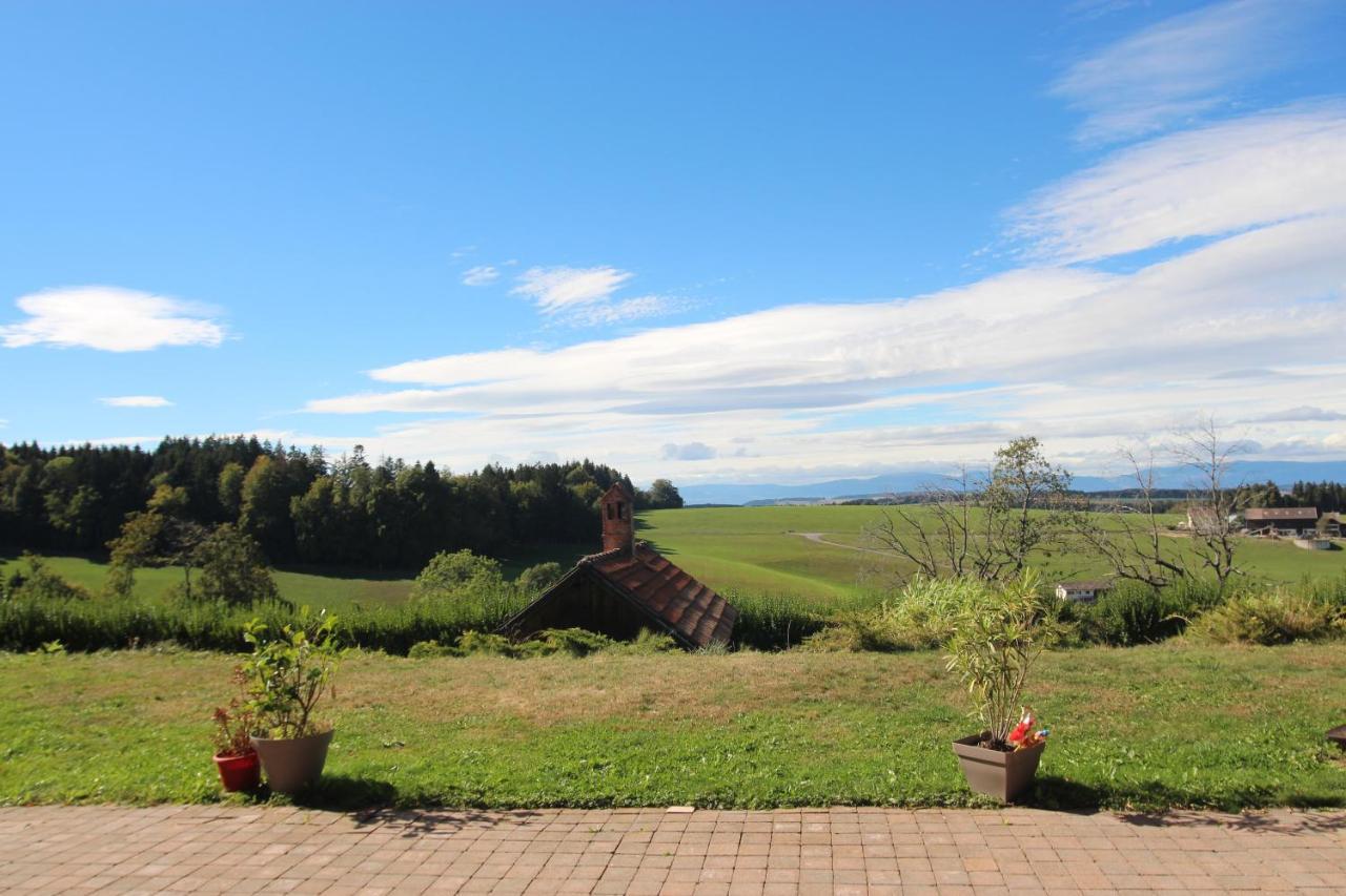 Les Abeilles Bed & Breakfast Romont Bagian luar foto