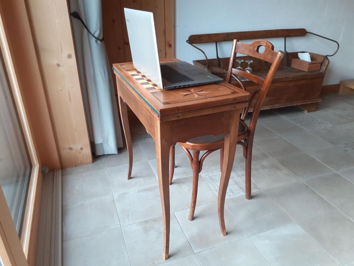 Les Abeilles Bed & Breakfast Romont Bagian luar foto